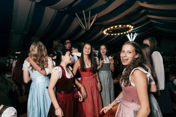 Schmalzlerfest Perlesreut 2026 Umzug, Bieranstich, Perlesreuter BleMUSI Foto 2602221