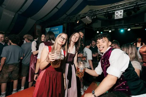 Schmalzlerfest Perlesreut 2026 Umzug, Bieranstich, Perlesreuter BleMUSI Foto 2602224
