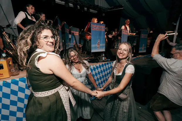 Schmalzlerfest Perlesreut 2026 Umzug, Bieranstich, Perlesreuter BleMUSI Foto 2602241