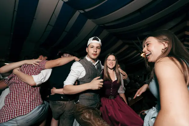 Schmalzlerfest Perlesreut 2026 Umzug, Bieranstich, Perlesreuter BleMUSI Foto 2602244