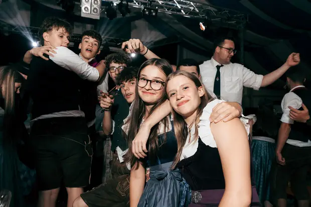 Schmalzlerfest Perlesreut 2026 Umzug, Bieranstich, Perlesreuter BleMUSI Foto 2602252