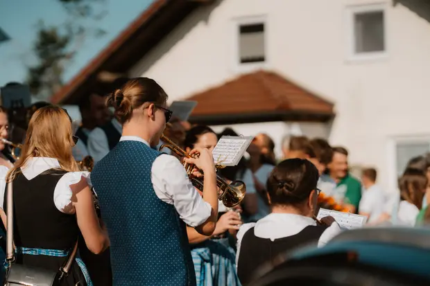 Schmalzlerfest Perlesreut 2026 Umzug, Bieranstich, Perlesreuter BleMUSI Foto 2602258