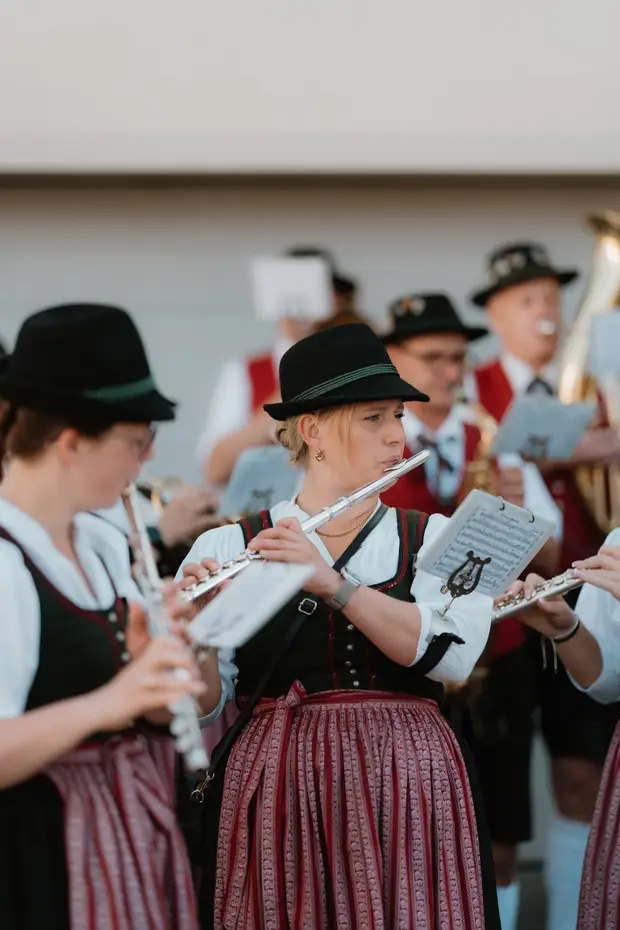 Schmalzlerfest Perlesreut 2026 Umzug, Bieranstich, Perlesreuter BleMUSI Foto 2602276