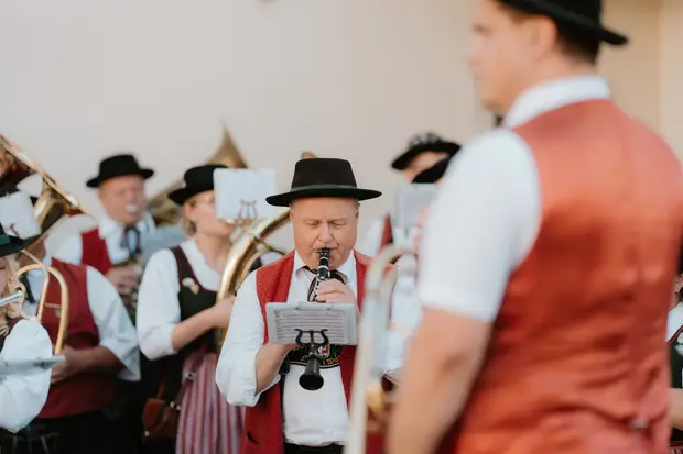 Schmalzlerfest Perlesreut 2026 Umzug, Bieranstich, Perlesreuter BleMUSI Foto 2602279