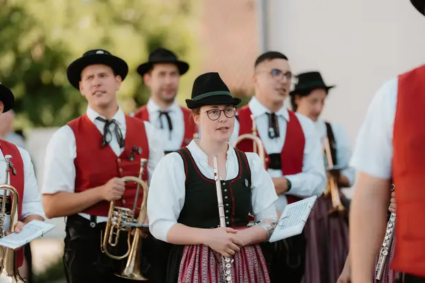 Schmalzlerfest Perlesreut 2026 Umzug, Bieranstich, Perlesreuter BleMUSI Foto 2602284