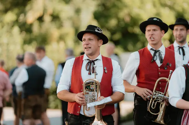 Schmalzlerfest Perlesreut 2026 Umzug, Bieranstich, Perlesreuter BleMUSI Foto 2602285