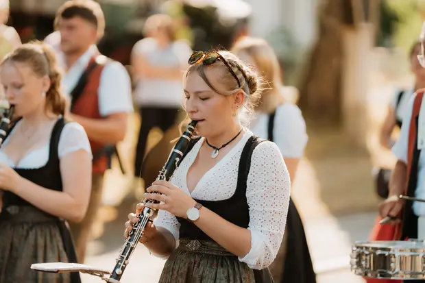 Schmalzlerfest Perlesreut 2026 Umzug, Bieranstich, Perlesreuter BleMUSI Foto 2602303