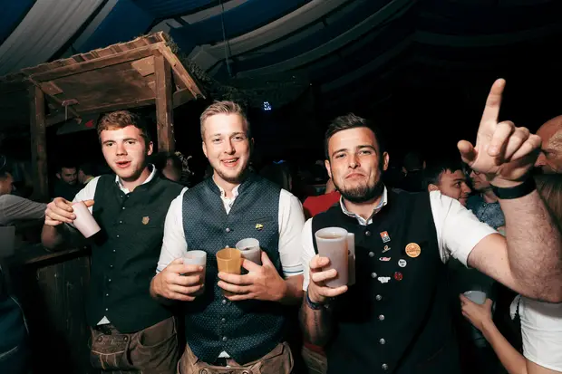 Schmalzlerfest Perlesreut 2026 Umzug, Bieranstich, Perlesreuter BleMUSI Foto 2602362
