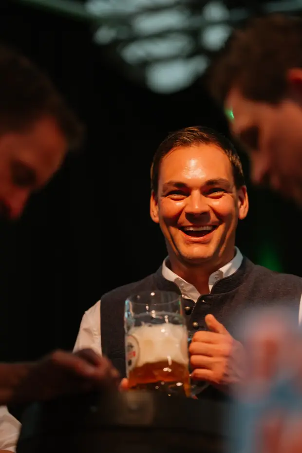 Schmalzlerfest Perlesreut 2026 Umzug, Bieranstich, Perlesreuter BleMUSI Foto 2602396