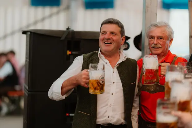 Schmalzlerfest Perlesreut 2026 Umzug, Bieranstich, Perlesreuter BleMUSI Foto 2602407