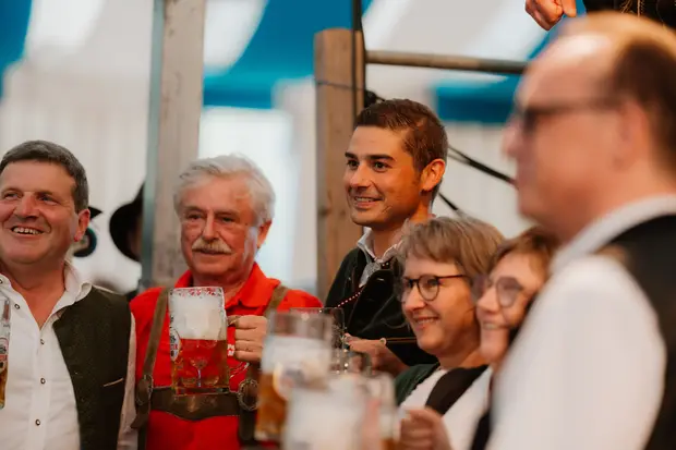 Schmalzlerfest Perlesreut 2026 Umzug, Bieranstich, Perlesreuter BleMUSI Foto 2602408