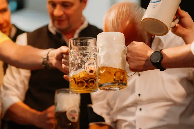Schmalzlerfest Perlesreut 2026 Umzug, Bieranstich, Perlesreuter BleMUSI Foto 2602409