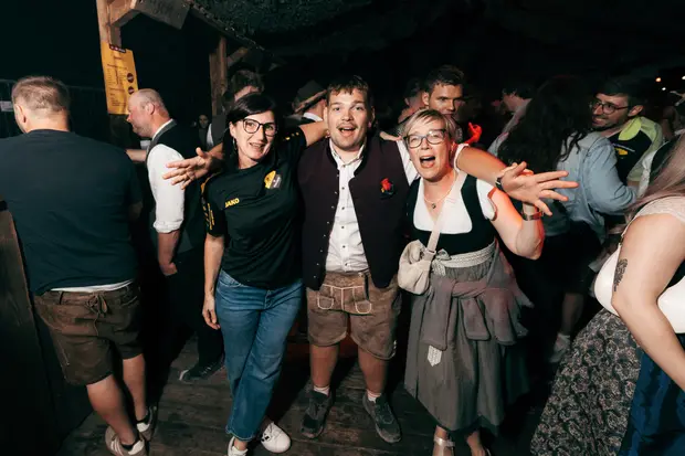 Schmalzlerfest Perlesreut 2026 Umzug, Bieranstich, Perlesreuter BleMUSI Foto 2602461