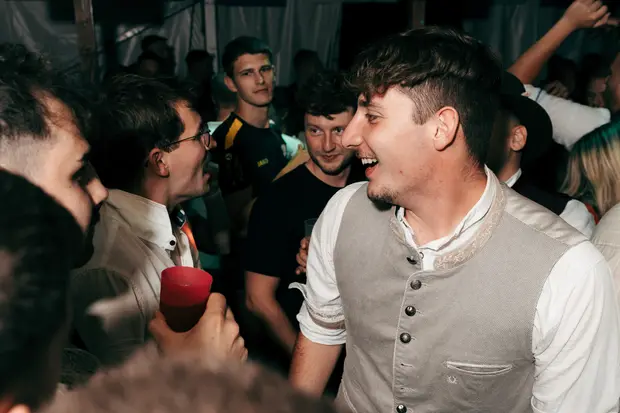 Schmalzlerfest Perlesreut 2026 Umzug, Bieranstich, Perlesreuter BleMUSI Foto 2602493