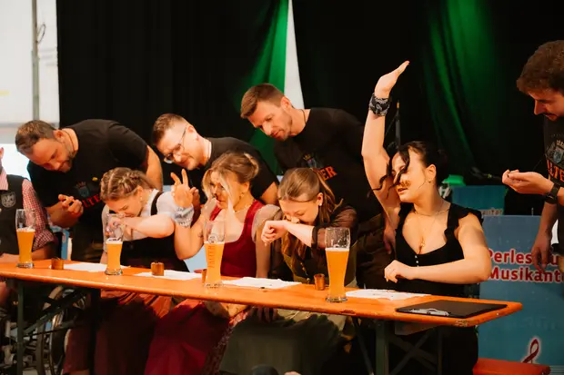 Vorschaubild Ehrung, Schnupferwettbewerb, d Noudnigln, Verlosung, WM-Finale