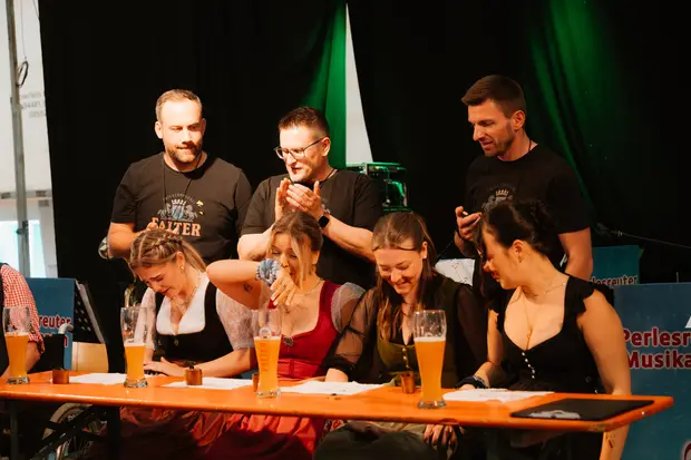 Schmalzlerfest Perlesreut 2026 Ehrung, Schnupferwettbewerb, d Noudnigln, Verlosung, WM-Finale Foto 2603016