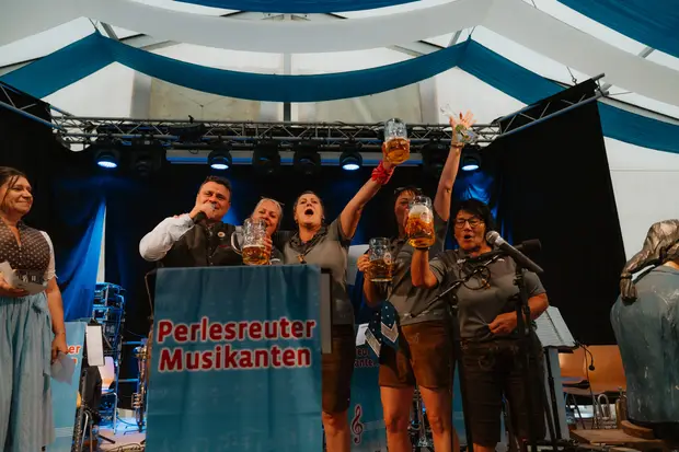 Schmalzlerfest Perlesreut 2026 Ehrung, Schnupferwettbewerb, d Noudnigln, Verlosung, WM-Finale Foto 2603600
