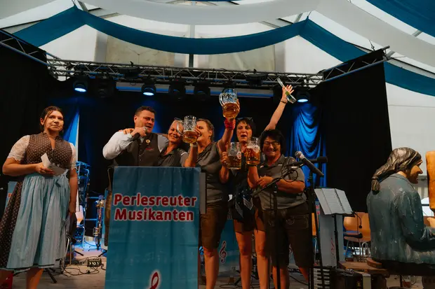 Schmalzlerfest Perlesreut 2026 Ehrung, Schnupferwettbewerb, d Noudnigln, Verlosung, WM-Finale Foto 2603601
